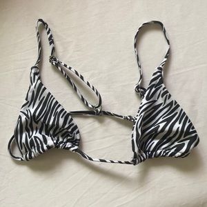 Cutest zebra print top🖤